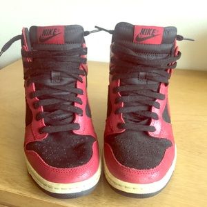 Nike womens Sky High Dunk red black-good condition